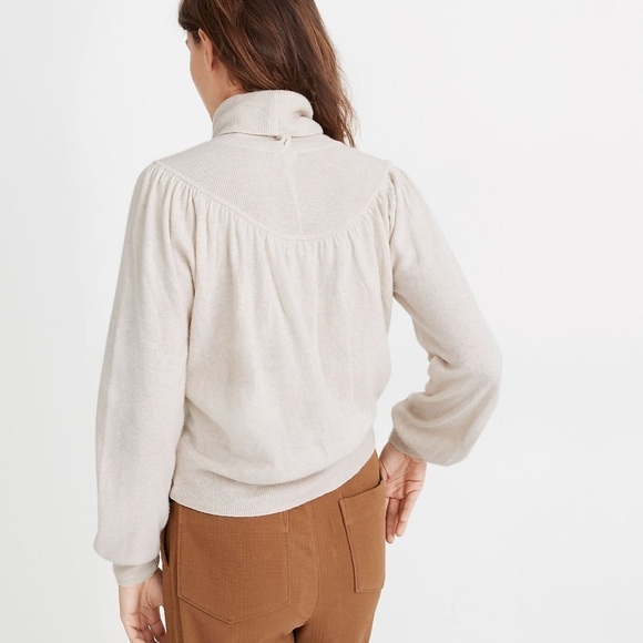 New Shirred Balloon-Sleeve‎ Turtleneck Sweater - Picture 2 of 6